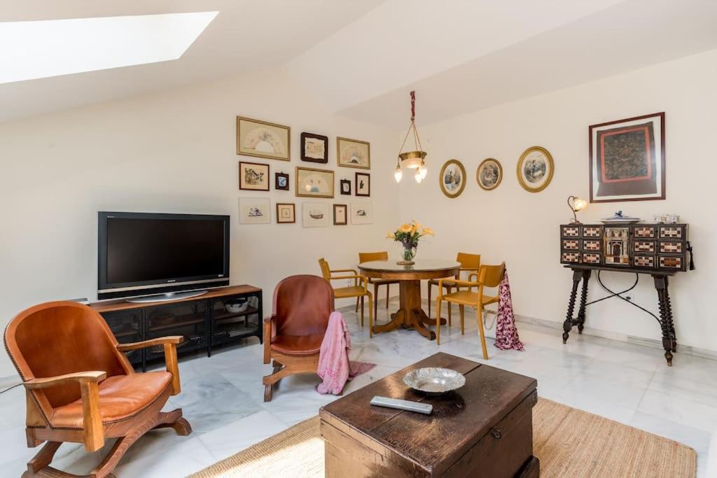 Apartamentos Rg, San Vicente 22 Севилья Экстерьер фото