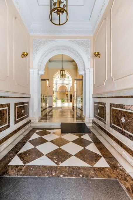Apartamentos Rg, San Vicente 22 Севилья Экстерьер фото